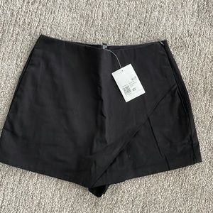 Black skort